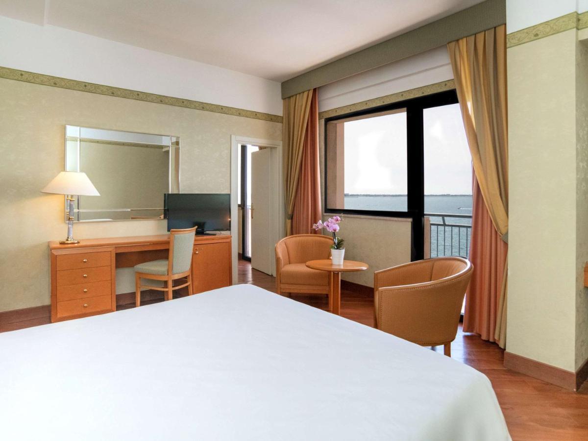 Hotel Delfino Таранто Экстерьер фото