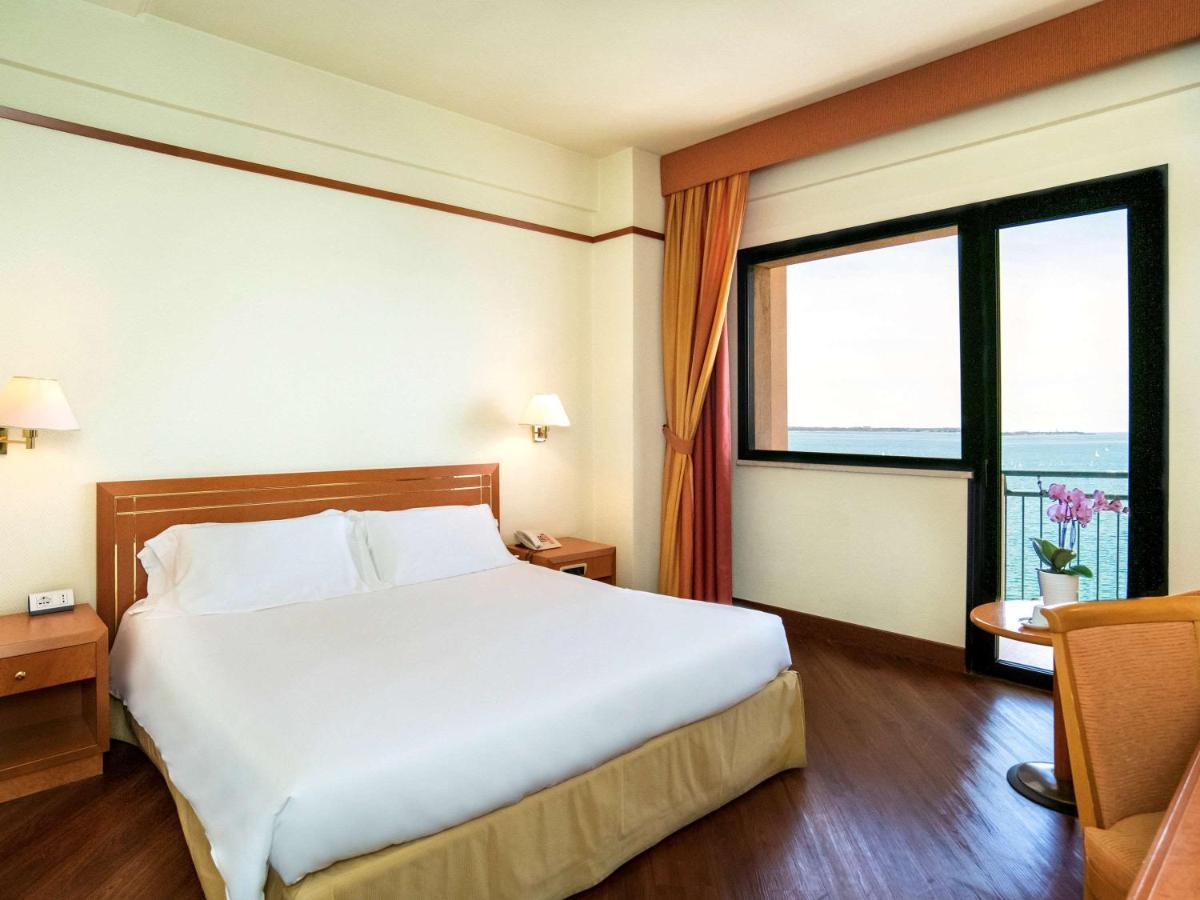 Hotel Delfino Таранто Экстерьер фото