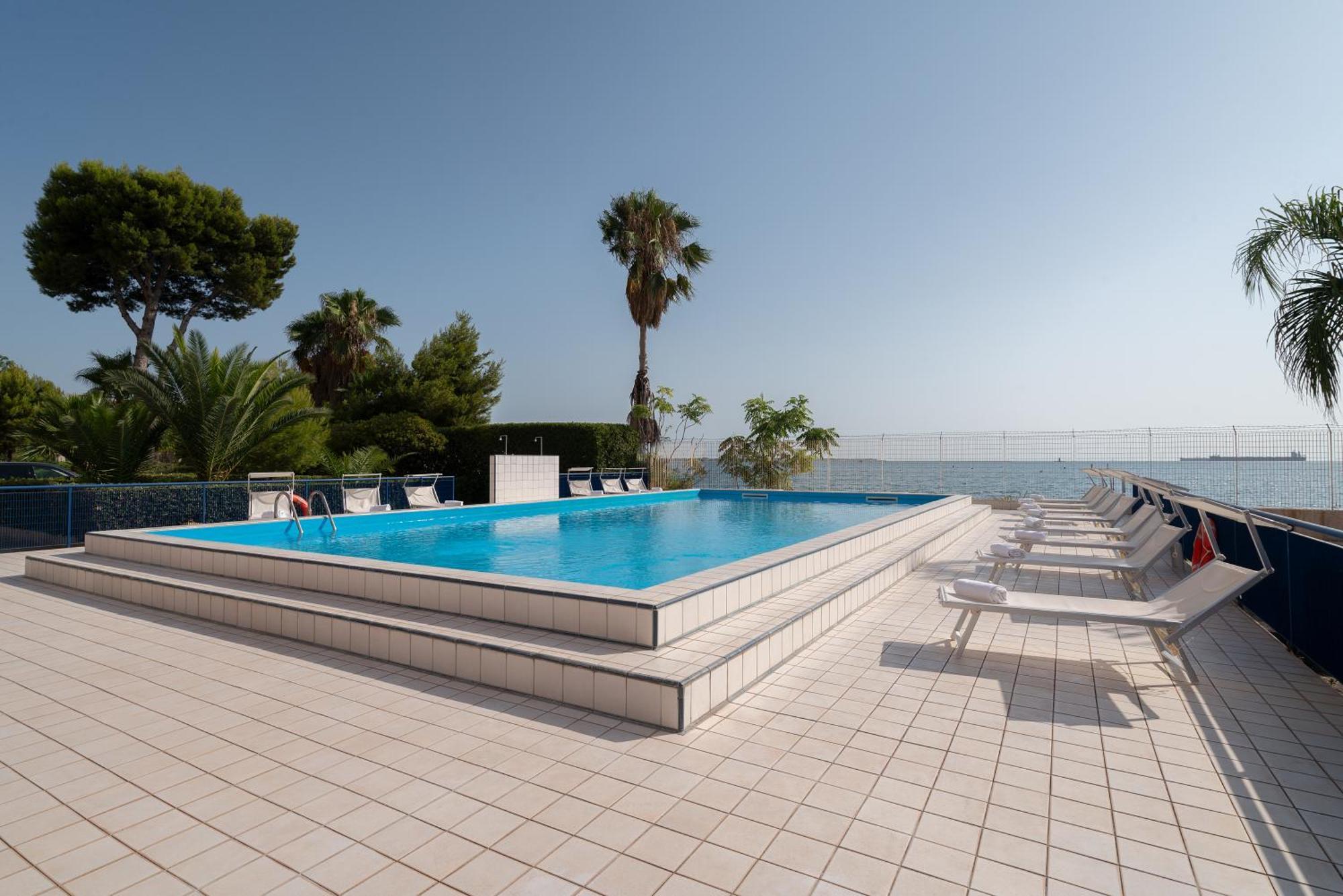 Hotel Delfino Таранто Экстерьер фото
