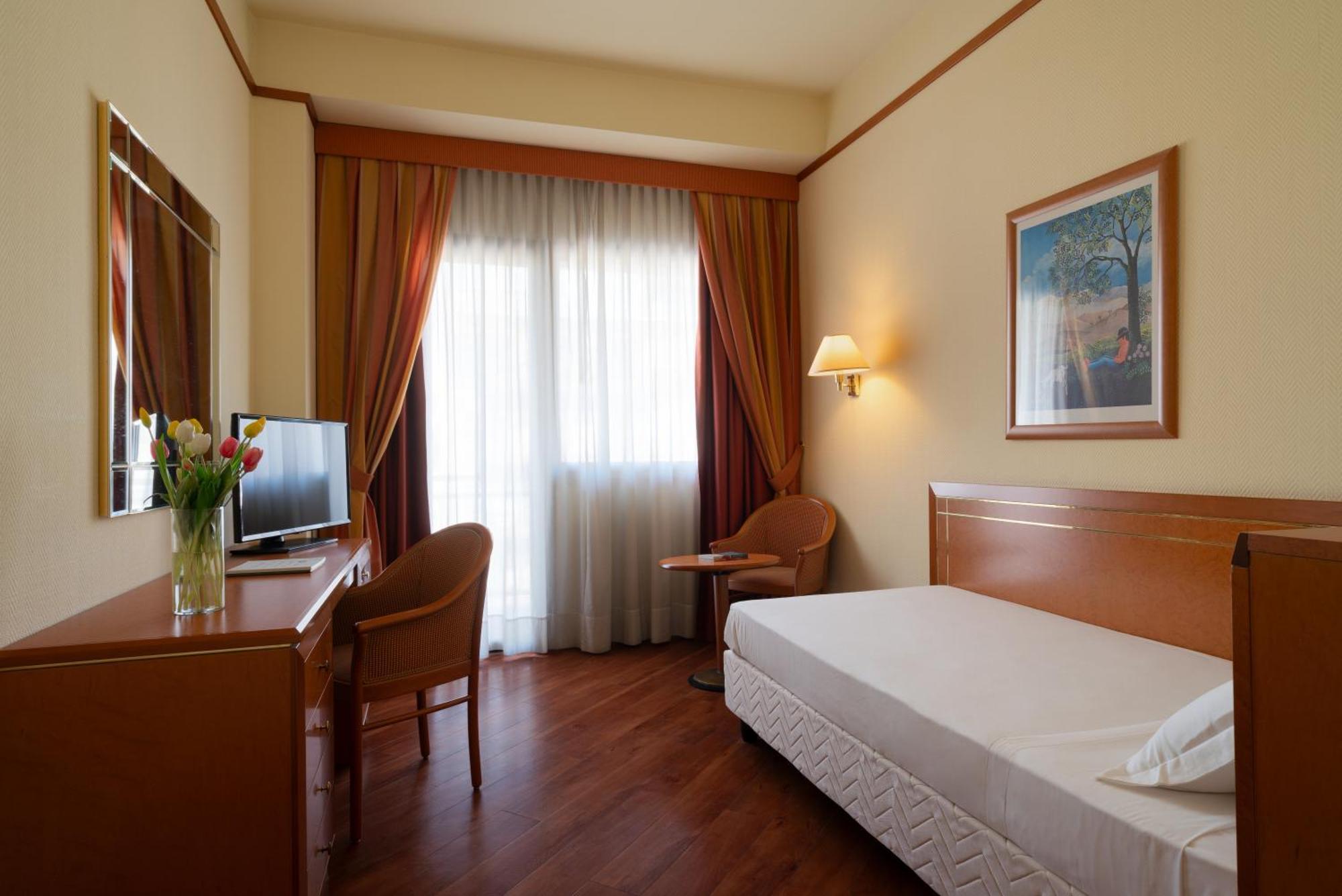 Hotel Delfino Таранто Экстерьер фото