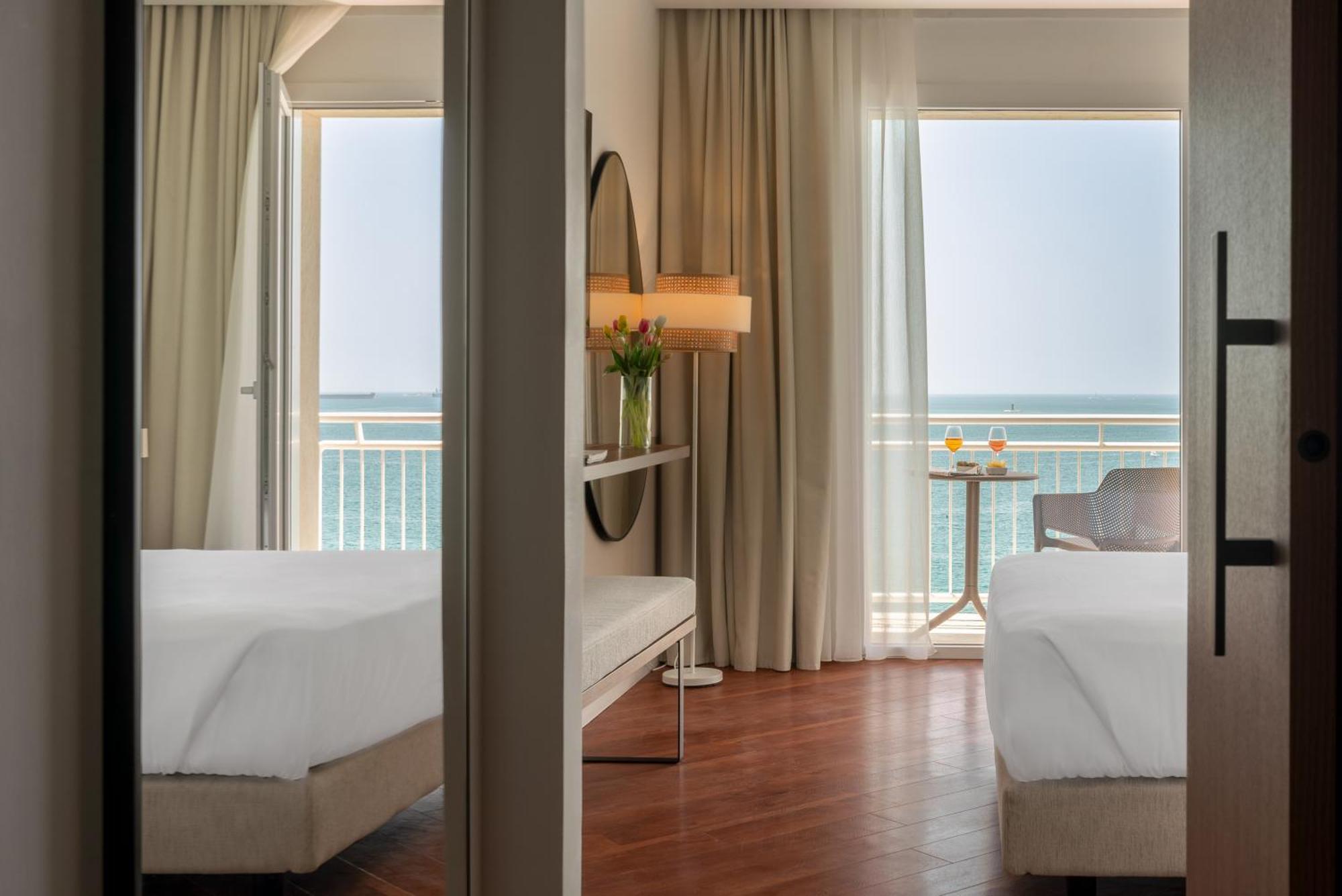 Hotel Delfino Таранто Экстерьер фото