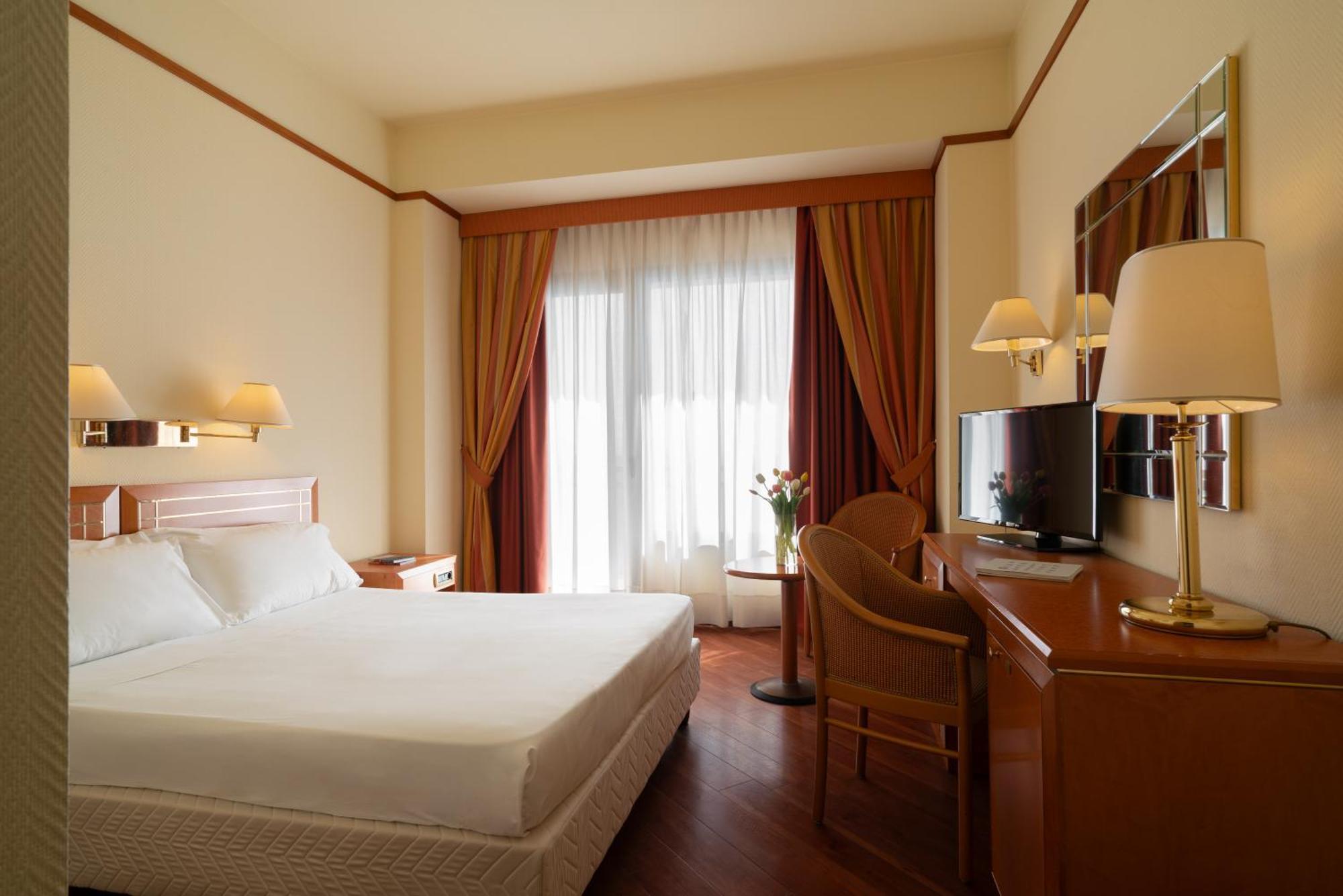Hotel Delfino Таранто Экстерьер фото